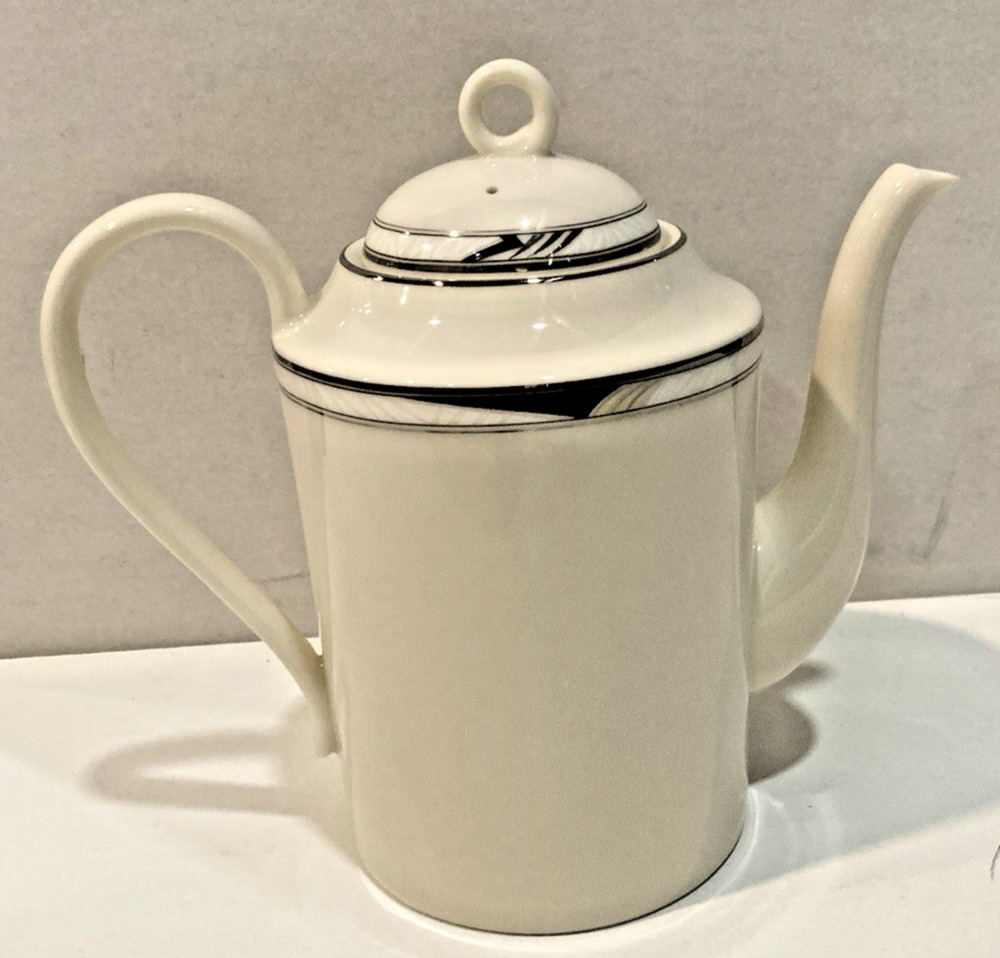 Oscar de la Renta Ransom L2358 Fine Ivory Teapot White Silver Trim Japan EUC
